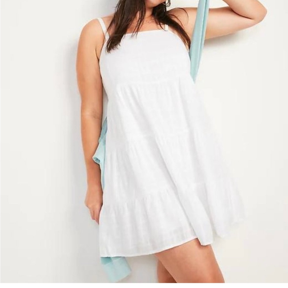 Old Navy strapped sun dress with pockets. Worn once!